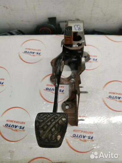 Педаль сцепления Nissan Qashqai 1.6 HR16DE 2012