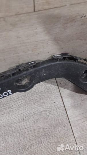 Кронштейн заднего бампера задний правый Skoda