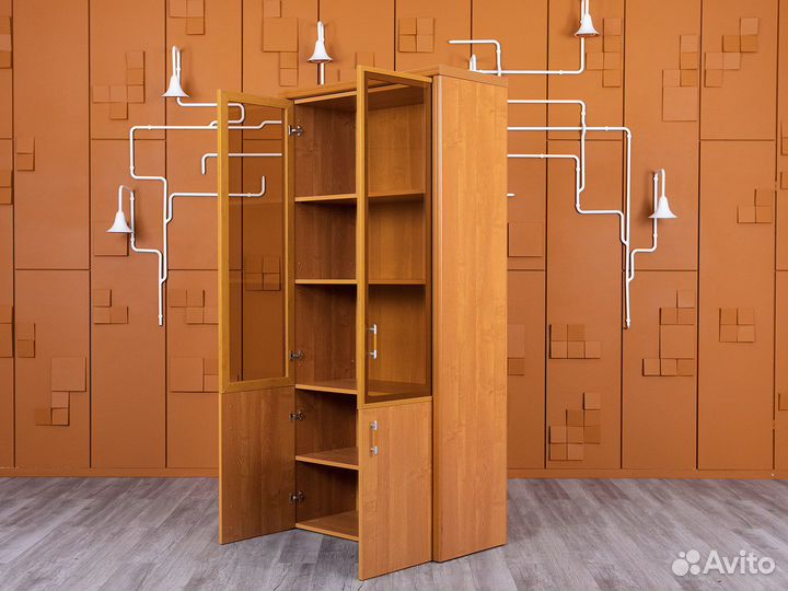 Книжный шкаф