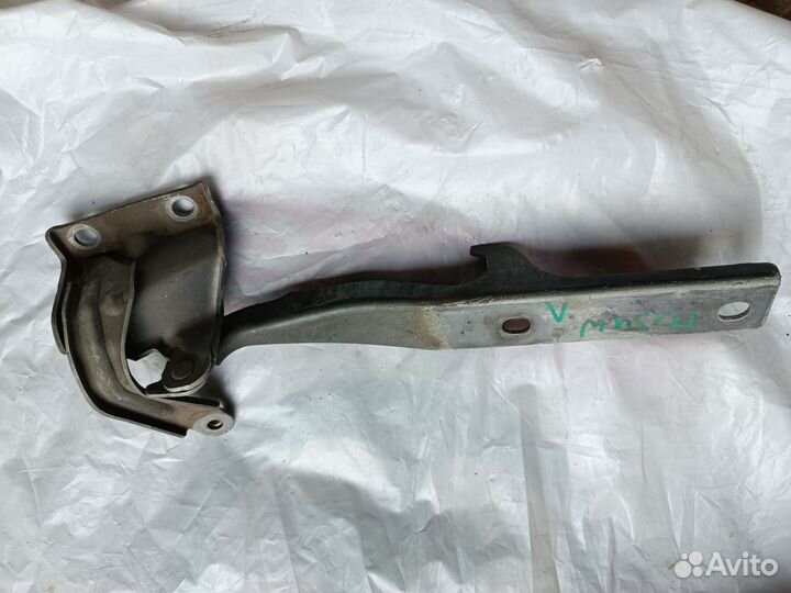 Петля крепления капота Сузуки Гранд Витара