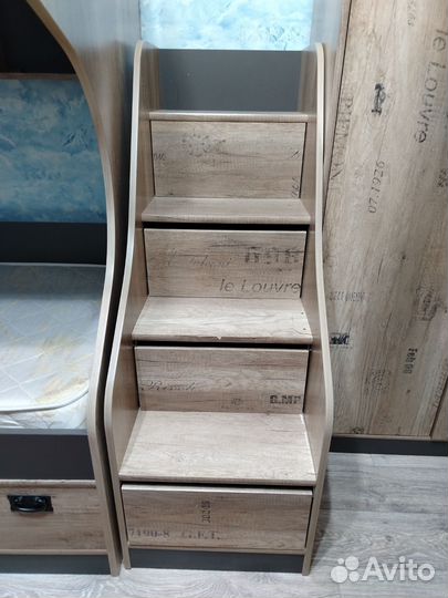 Двухъярусная кровать