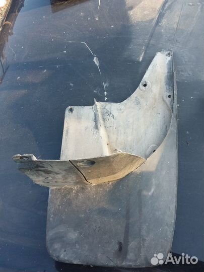 Брызговик задний правый Toyota Land Cruiser Prado