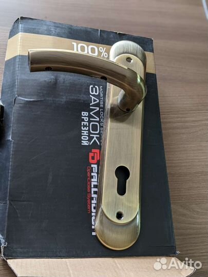 Замок врезной,дверные ручки и доводчик