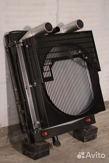 Радиатор охлаждения двигателя R6105azld