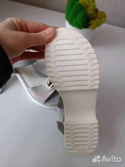 Босоножки сандали для девочки новые 33 размер