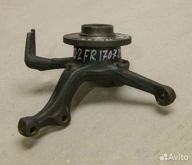 Кулак поворотный правый VW Golf 2