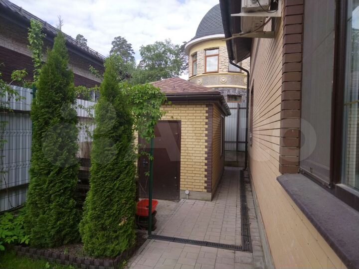 Дом 170 м² на участке 4 сот.