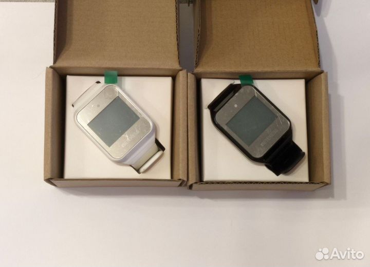 Кнопки вызова и часы для официантов в кафе