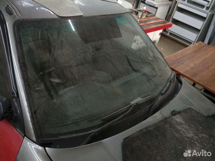 Стекло mazda familia BG