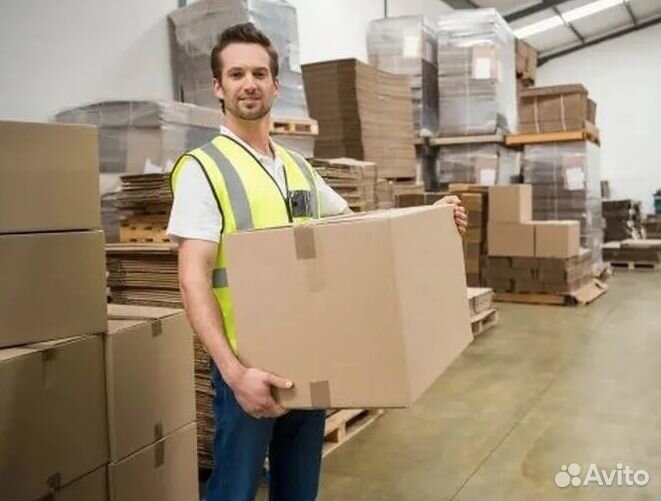 Рабочий склада с еженедельными выплатами