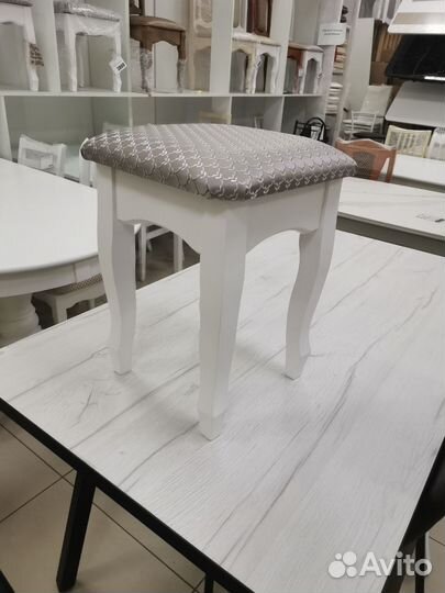 Табуретки деревянные