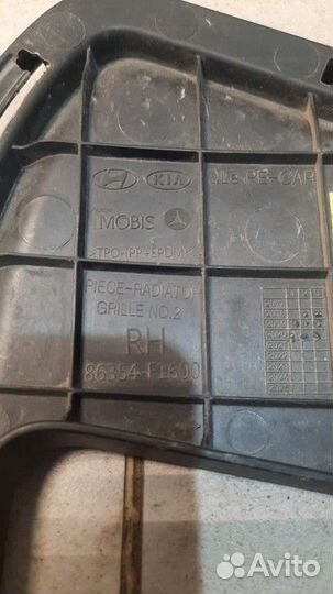 Накладка решетки радиатора правая Kia Sportage