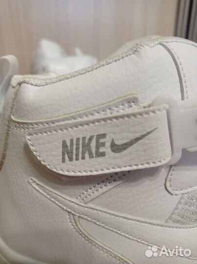 Кроссовки Nike новые 41