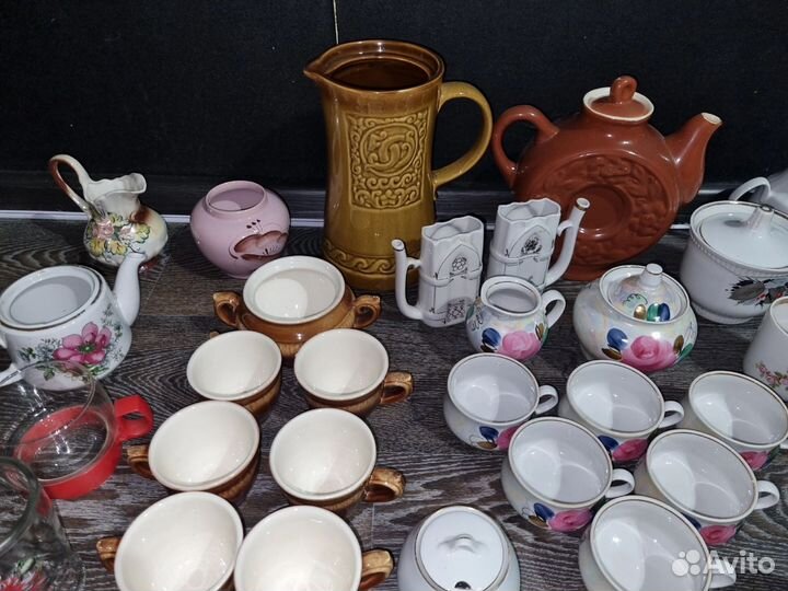 Кухонная утварь - чайники,сахарницы,чашечки