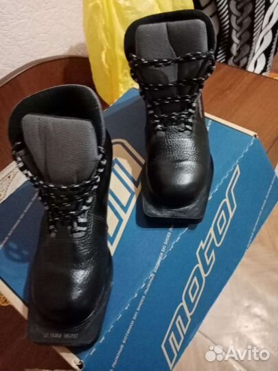 Лыжные ботинки