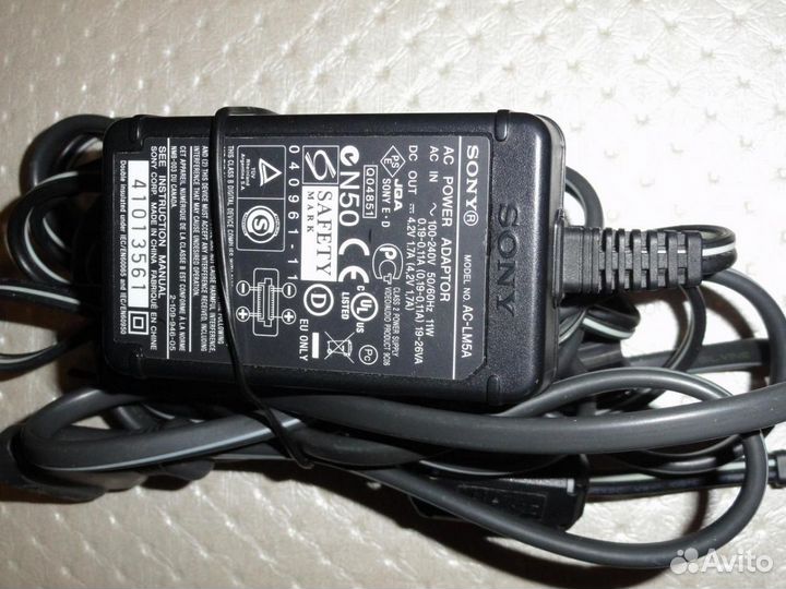 Зарядное устр Sony AC-LM5A