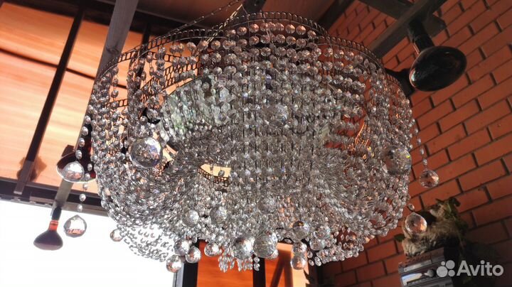 Большая потолочная люстра диаметром 700 мм