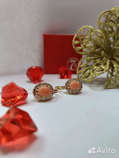 Золотые серьги с кораллами