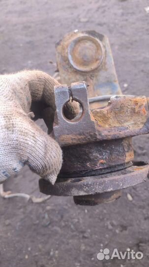 Передний правый кулак Audi 100c4 a6c4 443407258C