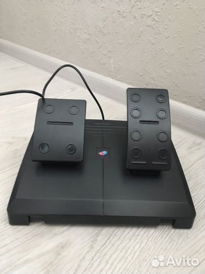 Игровой руль с педалями
