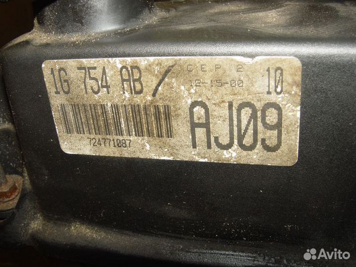 Головка блока цилиндров 3,0i Ford Escape 01-06