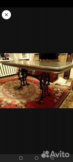 Стол на чугунном основании