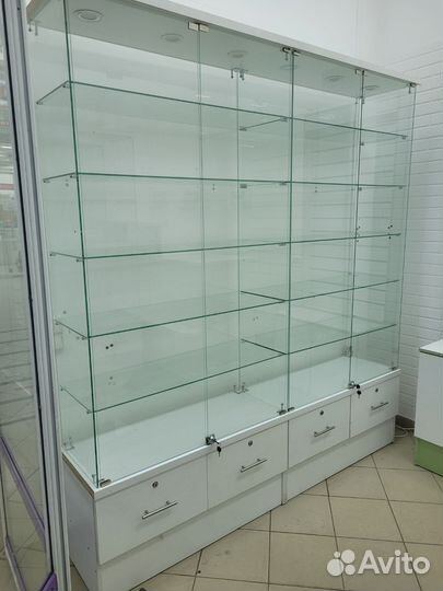 Продаю стеклянные шкафы