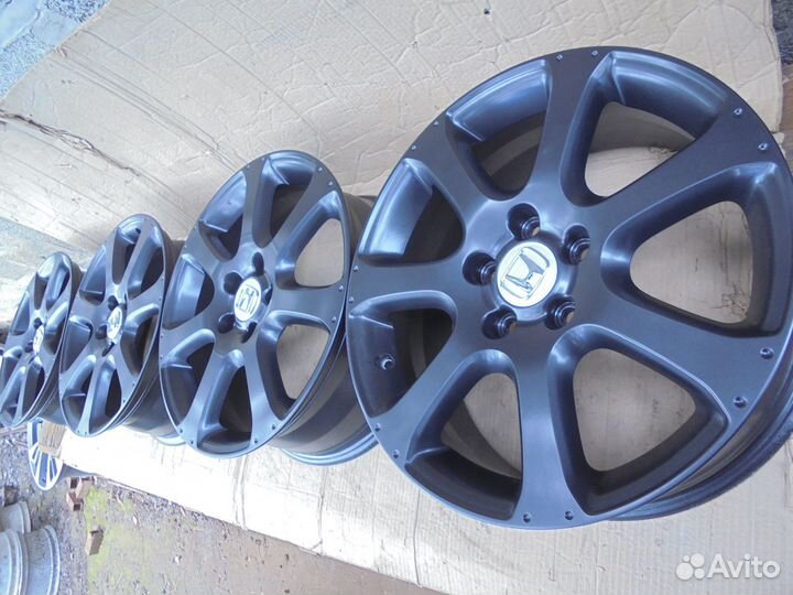 Оригинальные литые диски на Honda CRV 7J R18 ET 50