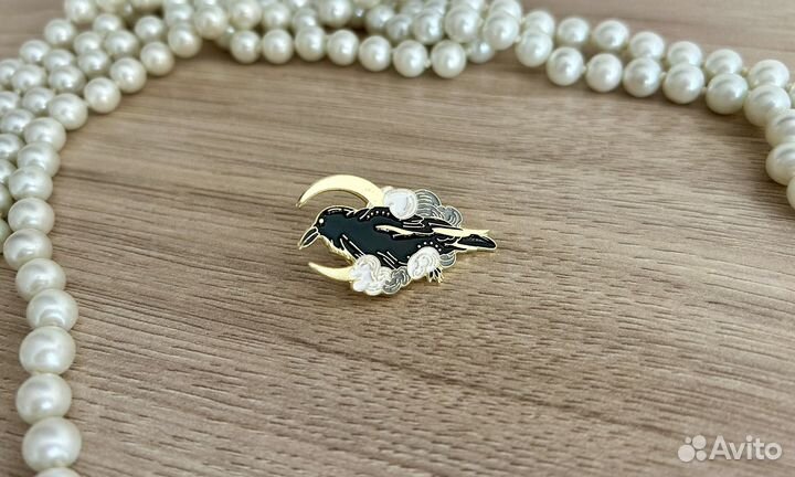 Значки пины ворона металл