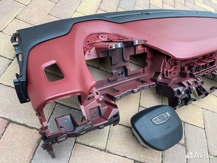 Ремонт торпедо Geely Coolray перетяжка