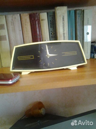 Часы механические настольные СССР