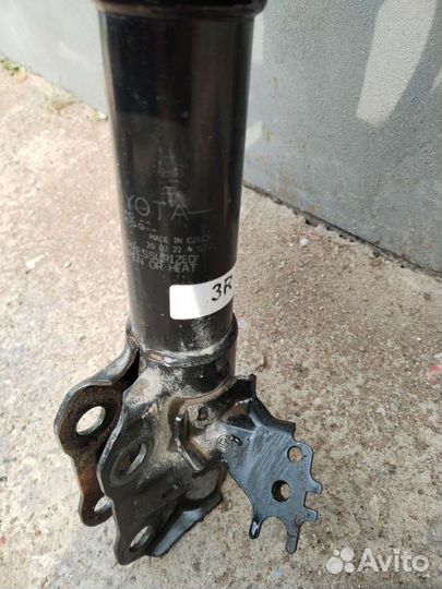 Передний правый амортизатор рав 4 50