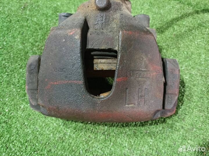 Тормозной суппорт передний левый Ford Focus 3