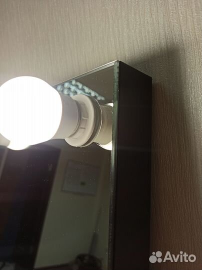 Гримерное зеркало с подсветкой