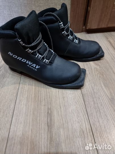 Лыжные ботинки 39 р