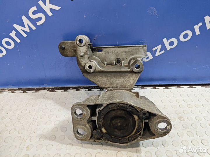 Подушка двигателя правая Nissan Terrano