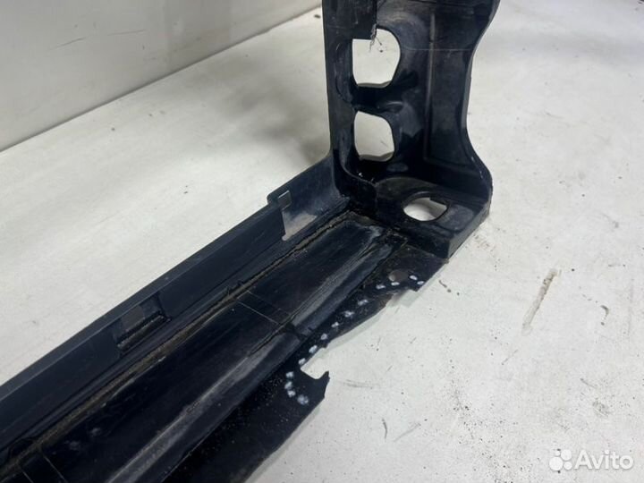 Рамка радиатора(телевизор) передняя Skoda Octavia