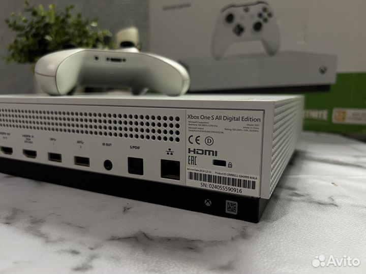 Продаю Xbox One S All Digital Edition 1TB