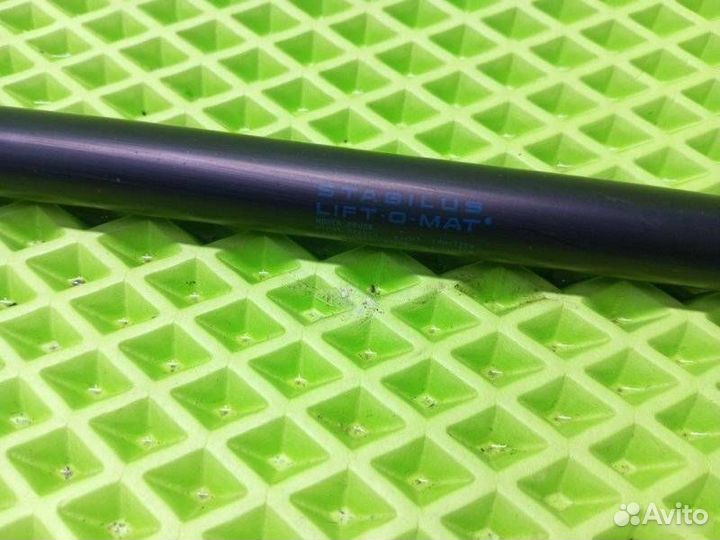 Амортизатор капота Porsche Cayenne 955 2003