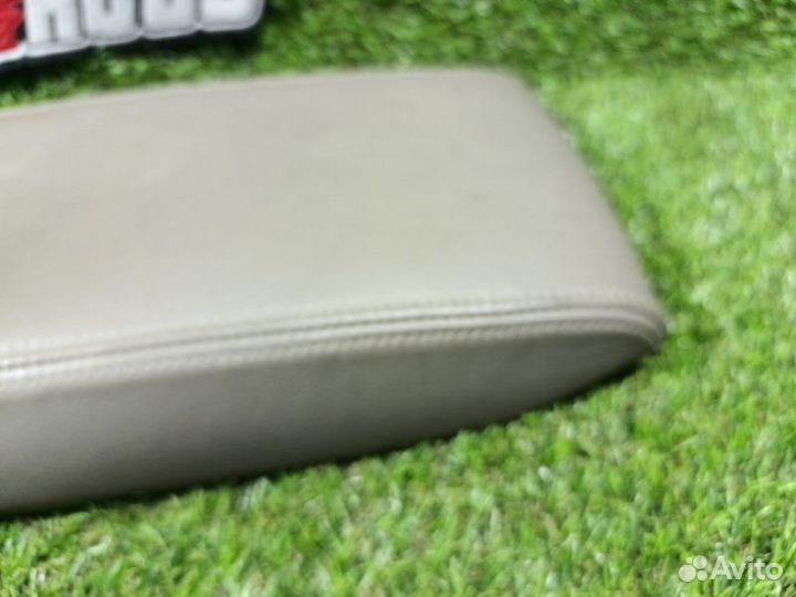 Подлокотник Chrysler 300C LX EXL 2006