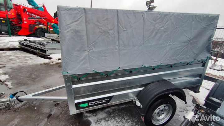 Прицеп длиной 2,5 метра с высоким тентом