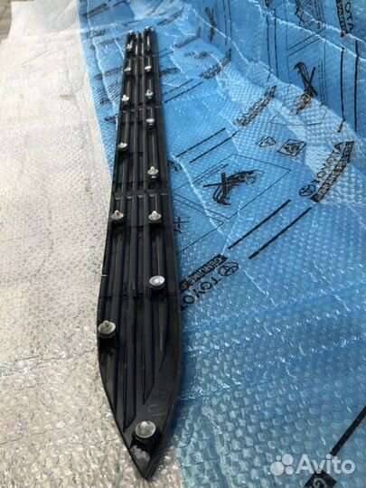 Накладка подножки правая Toyota Lc 200 2012-2020