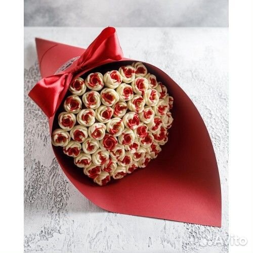 Букет 51 красно-белая шоколадная роза арт. 3253 в