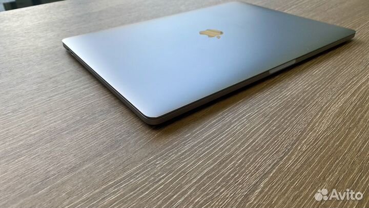 Apple MacBook Pro 2017 i7 16/512