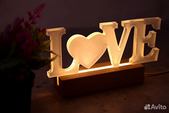 Светильник из эпоксидной смолы love