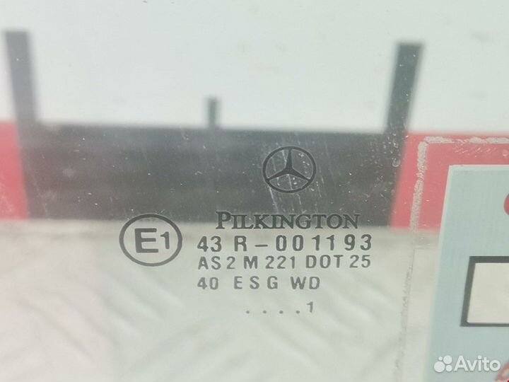 Стекло двери передней правой Mercedes-Benz C-Класс