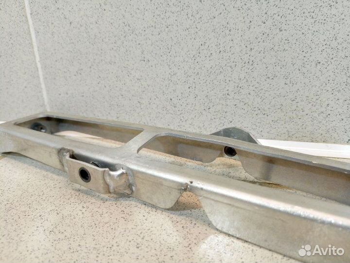 Кронштейн радиатора Lamborghini Aventador