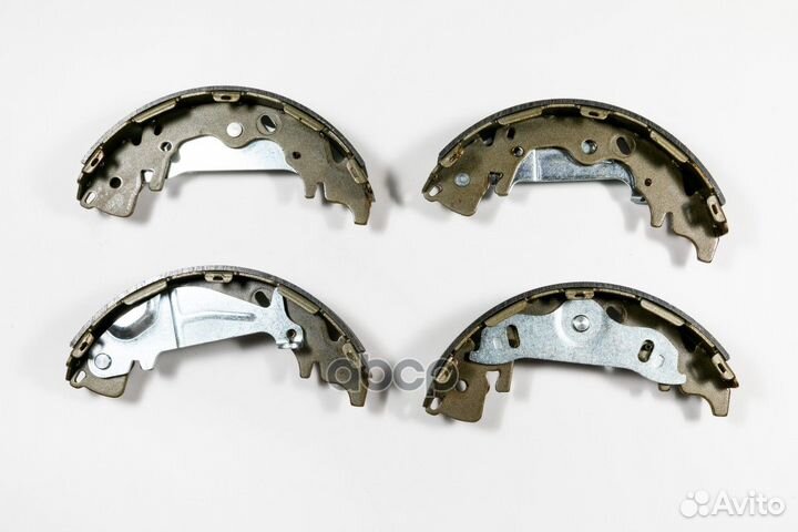 Колодки тормозные барабанные, задние - комплект
