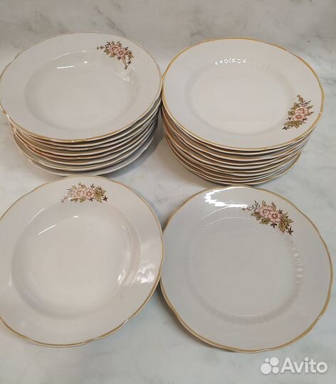 Набор фарфоровых тарелок