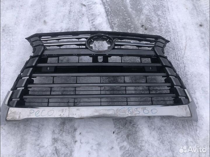 Решетка радиатора с дефектами Lexus LX с 2015